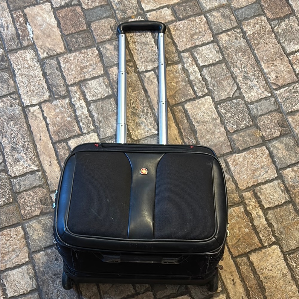Wenger Swiss Gear Patriot Rolling Luggage Retractable Handle 17” Laptop Bag